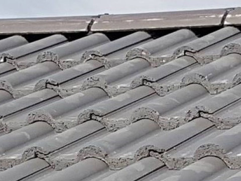Roof Repairs Leeds cement missing from ridge